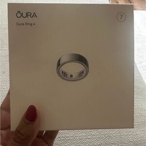 Oura Ring 4 Silver, Size 7 (brand new)